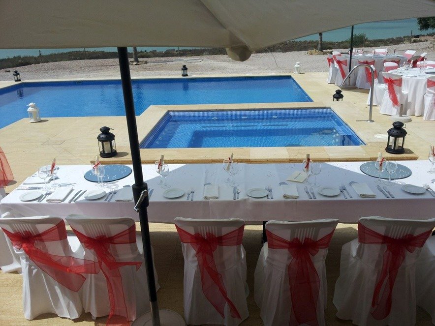 Ejemplo de mesa rectangular para bodas y fiestas